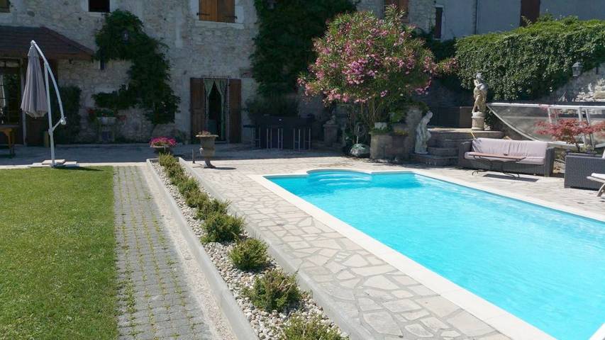 Chambre d’hôte pour 2 personnes, avec piscine ainsi que jardin et jacuzzi dans l' Isère - 2