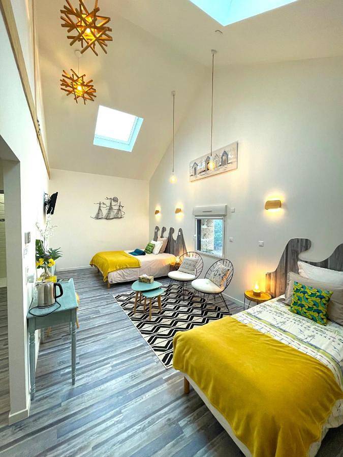 Gîte pour 2 personnes, avec jardin et vue ainsi que piscine et bassin pour enfant, adapté aux familles à Saint-André-de-la-Marche