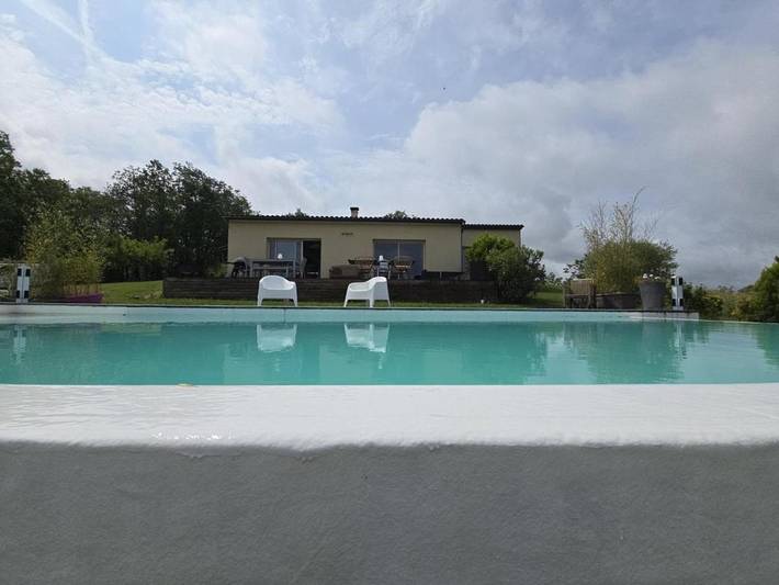Location de vacances pour 10 personnes, avec terrasse ainsi que piscine et jardin, animaux acceptés à Veyrines-de-Domme - 4