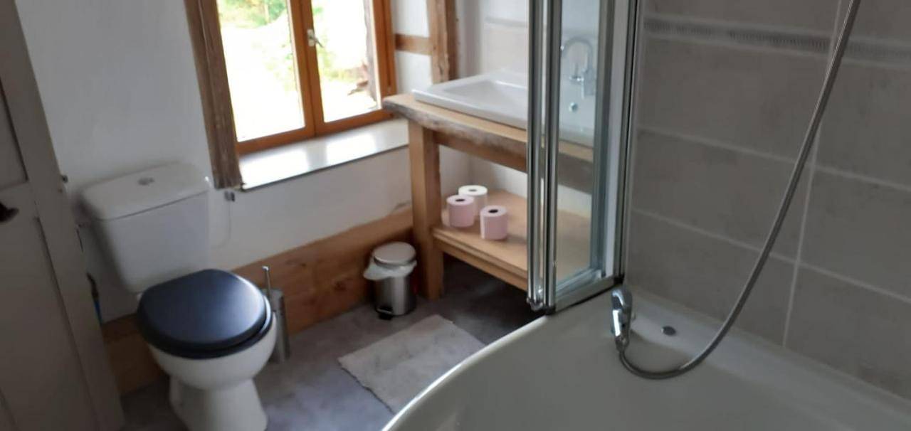 Budget Single Room in Arrènes, Région de Guéret