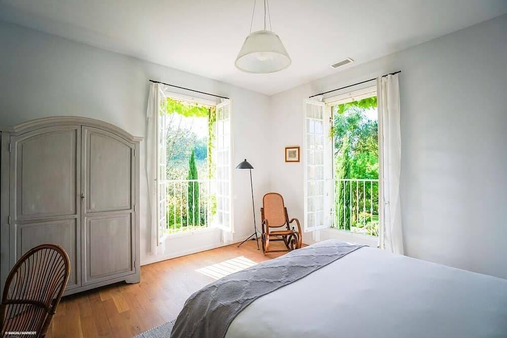 Villa-Eigenes Badezimmer-Deluxe-Blick auf das Wahrzeichen-Villa N1 St Emilion in Saint-Émilion, Libourne und Umgebung