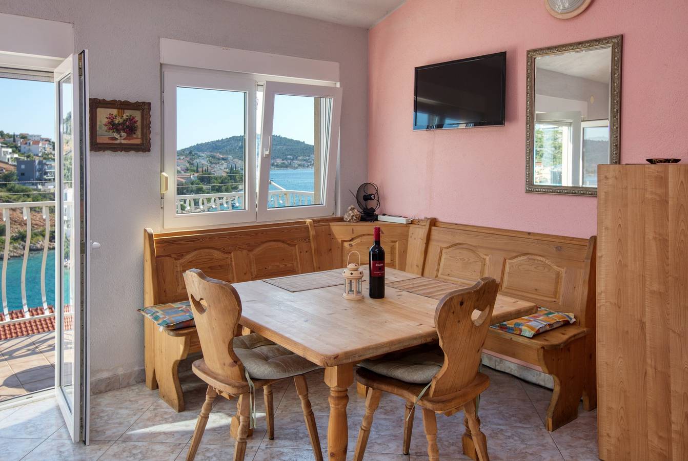 Ganze Wohnung, 1-Zimmer-Ferienwohnung am Strand Bucht Kalebova Luka, Rogoznica -a in Razanj, Šibenik-Knin