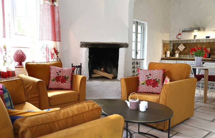 Gîte pour 4 personnes, avec piscine et terrasse