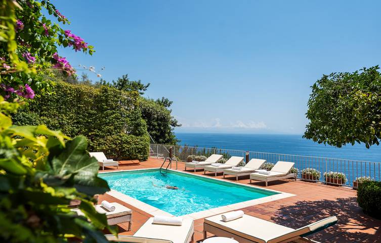 Holiday home for 12 people, with hot tub and garden as well as pool in Amalfi Coast