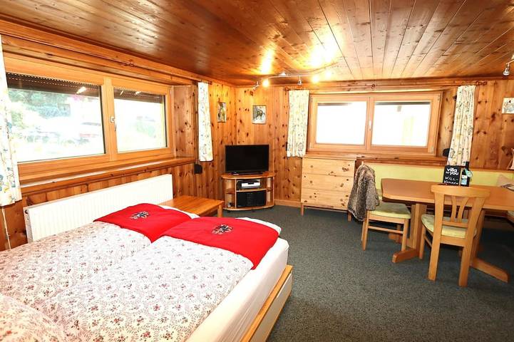 Ganze Wohnung, Nettes Apartment im typischen Tiroler Stil in Bruck am Ziller, Bezirk Schwaz