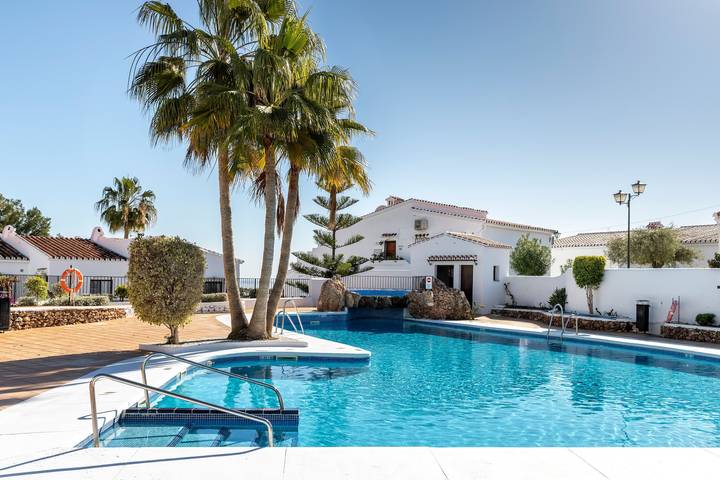Apartamento entero, Apartamento 'Sea View Capistrano Village' con vistas al mar, Wi-Fi y aire acondicionado in El Capistrano, Nerja