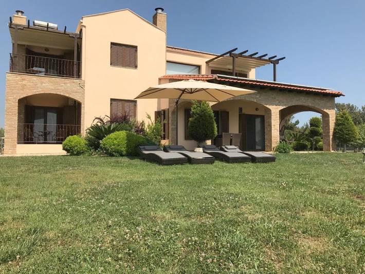 Location de vacances pour 11 personnes, avec vue et jardin dans Portes - 2