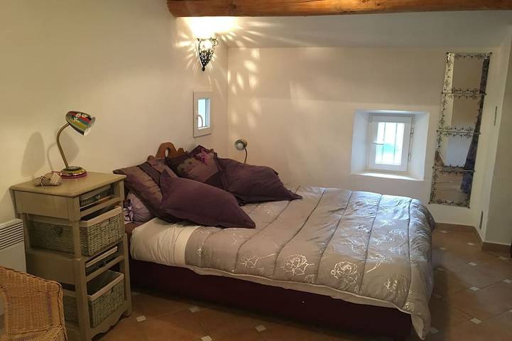 Gîte pour 5 personnes, avec terrasse ainsi que jardin et piscine à Saint-Jean-du-Pin - 2