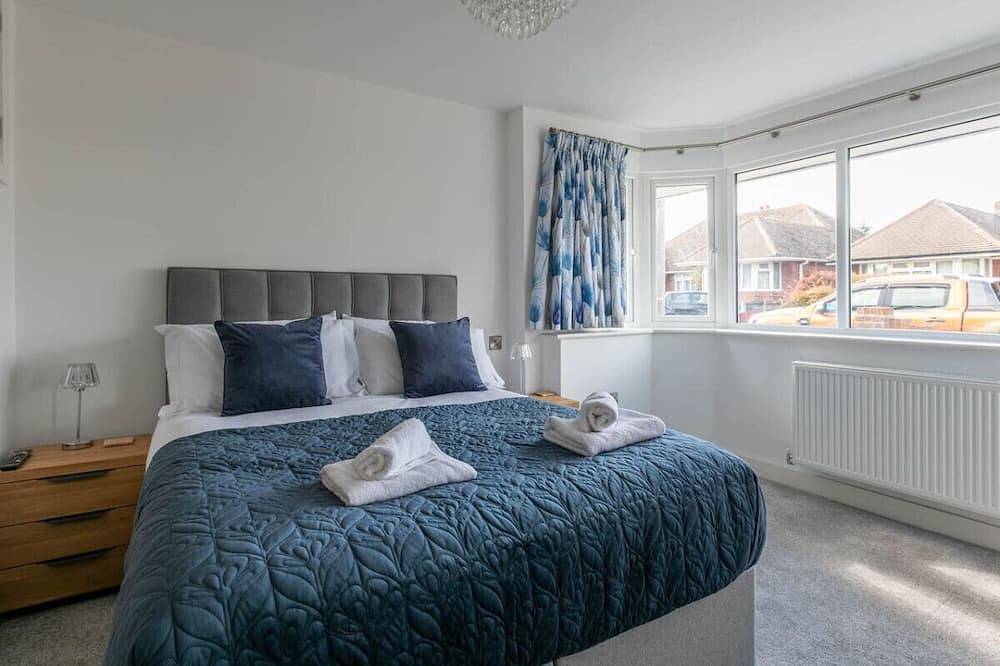 Family Bungalow with huge kitchen | Parking in Botany Bay, Kent