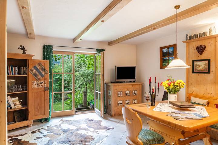 Ganze Wohnung, Ferienwohnung 'Landhaus Lucia' mit Bergblick, privater Terrasse und Wlan in Oberau, Bayerische Alpen