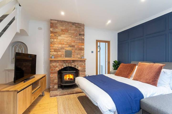 Moderne-Vue sur Rue-Maison-Salle de bain privée in Cheltenham, Gloucestershire