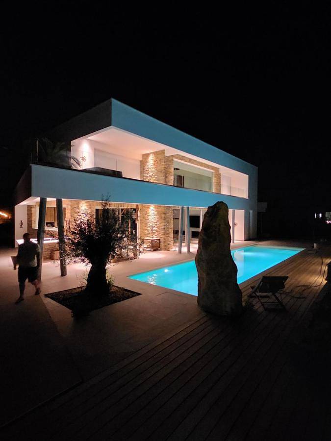 Chambre d’hôte pour 2 personnes, avec Balcon et Terrasse ainsi que Jardin et Piscine