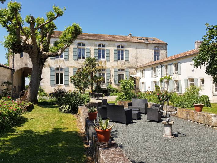 Gîte pour 4 personnes, avec piscine, adapté aux familles