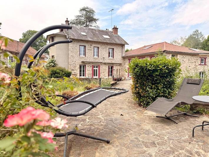 Location de vacances pour 10 personnes, avec Jacuzzi et Terrasse ainsi que Jardin et Sauna dans Saint-Paul (Haute-Vienne)