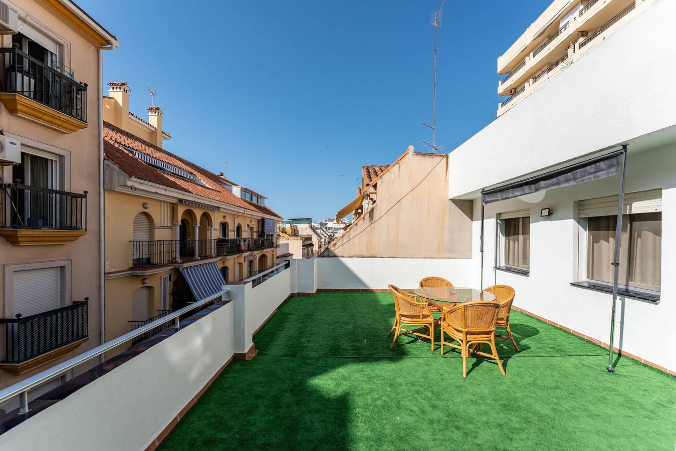 Holiday Home 'Capitán' with Private Terrace, Balcony & Wi-Fi in Fuengirola Centre, Fuengirola
