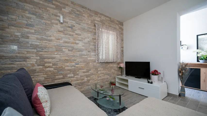 Ferienhaus für 6 Personen, mit Terrasse und Pool in Maslenica - 4