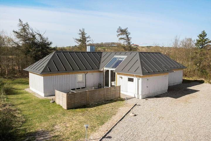Ferienhaus für 8 Personen, mit Pool und Terrasse sowie Sauna und Whirlpool in Slettestrand