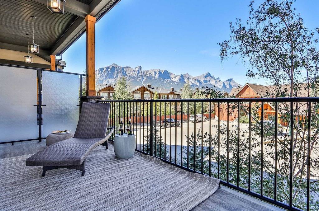 Ganze Wohnung, Macaron von Samsara | Top View | Private Hot Tub | 4Br + 4. 5Bth in Canmore, Banff-Nationalpark