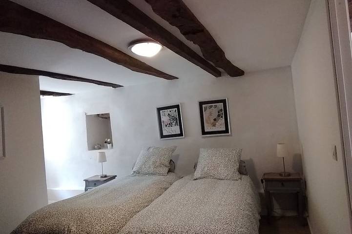 Ganze Wohnung, Tulip Gîte in einem Quercy-Steinhaus in Saint-Antonin-Noble-Val, Quercy