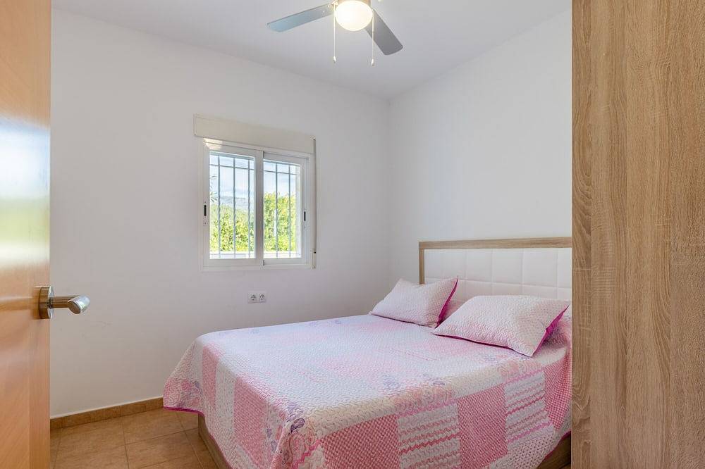 Villa 'Esperanza' with Private Pool, Wi-Fi and Air Conditioning in Polop, Costa Blanca