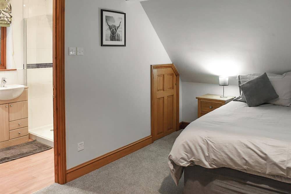 A cosy one-bedroom first floor apartment on Rodborough Common. in Stroud, Gloucestershire