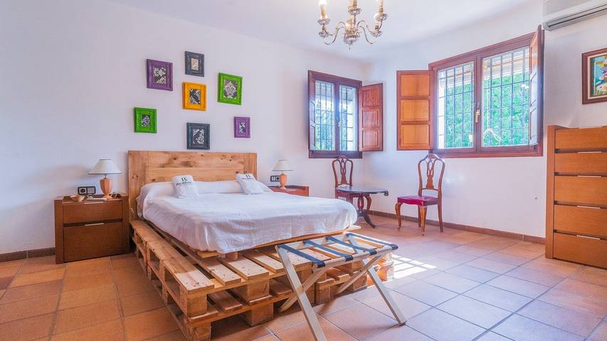 Chalet para 12 personas, con piscina además de jacuzzi y balcón/terraza, Se admiten mascotas en La Janda - 4