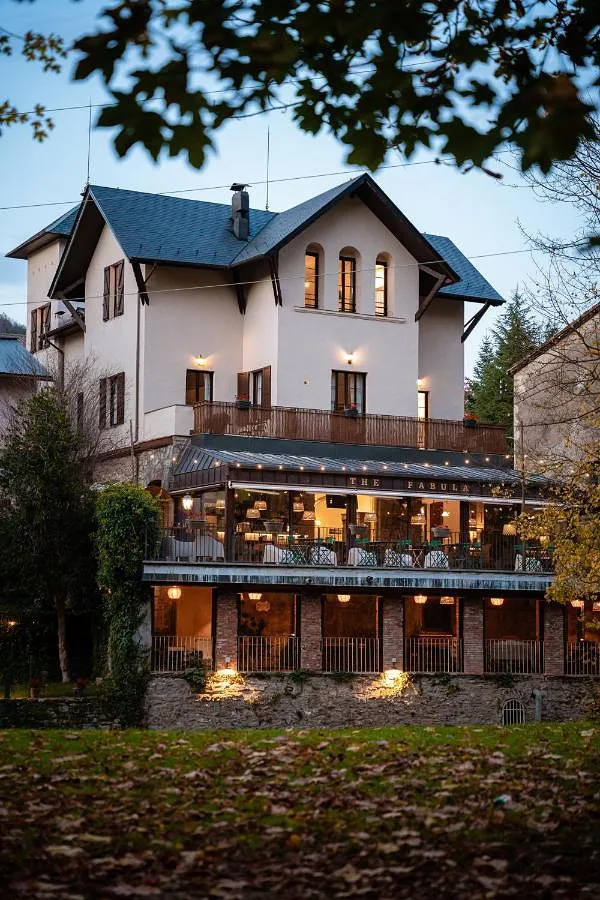 Hotel for 24 people, with terrace - 1