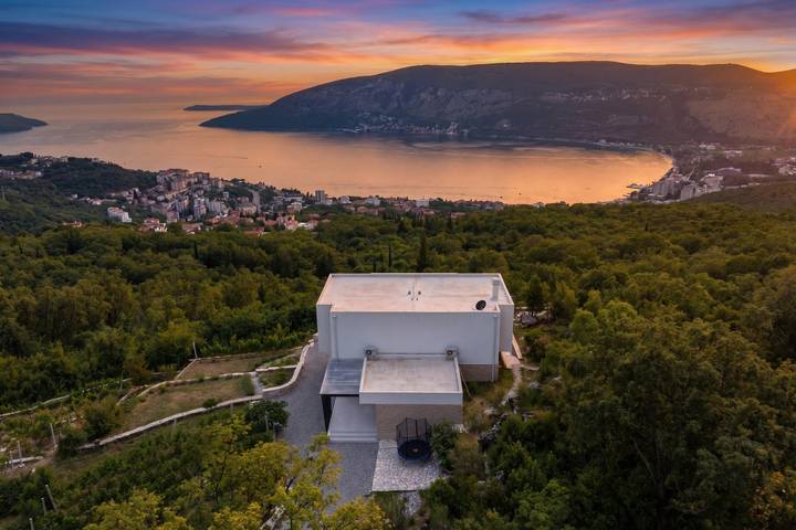 Villa für 8 Personen, mit Terrasse und Meerblick sowie Pool, mit Haustier in Montenegro - 3