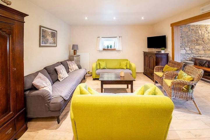 Location de vacances pour 16 personnes, avec Terrasse ainsi que Jardin et Sauna dans Petit-Thier
