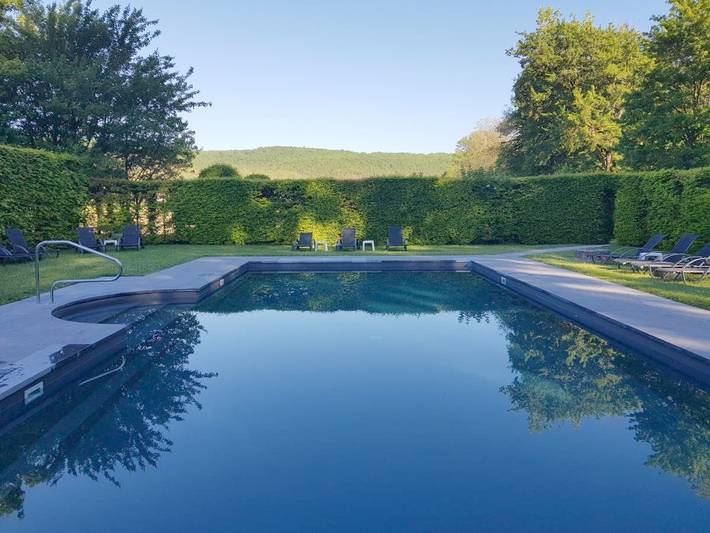 Hôtel pour 3 personnes, avec piscine et vue ainsi que terrasse et jardin, animaux acceptés à Coly - 2