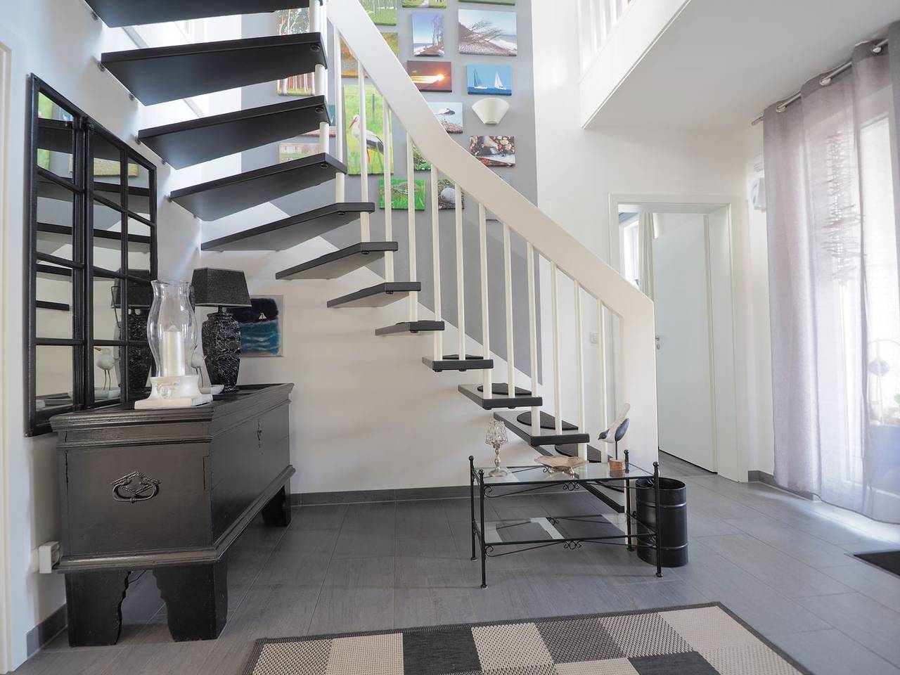 Komfortables Ferienhaus für bis zu 8 Personen und Hund mit Balkon und Terrasse in Nienhagen, Rostock und Umgebung