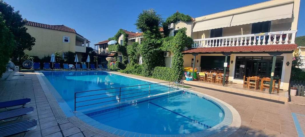 Appart’hôtel pour 2 personnes, avec Balcon et Terrasse ainsi que Jardin et Bassin pour enfant