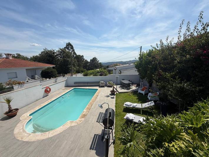 Ferienhaus für 6 Personen, mit Balkon und Terrasse sowie Garten und Pool
