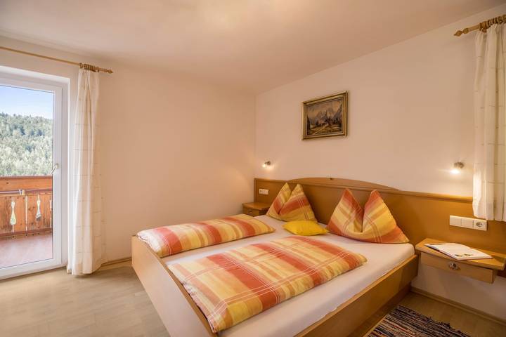 Hel lägenhet, Vacation Apartment "Gitschbergblick" close to Skiing & Hiking Areas with Mountain View & Wi-Fi in Margen, Terenten