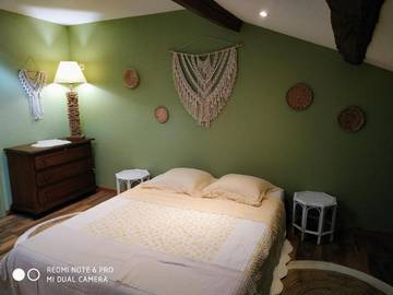 Chambre d’hôte pour 3 personnes, avec piscine et jardin dans Pajay
