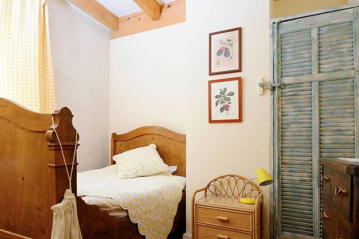Ganze Wohnung, Gîte Cerisier - in the Provencal farmhouse of Domaine Faverot in Maubec, Regionaler Naturpark Luberon