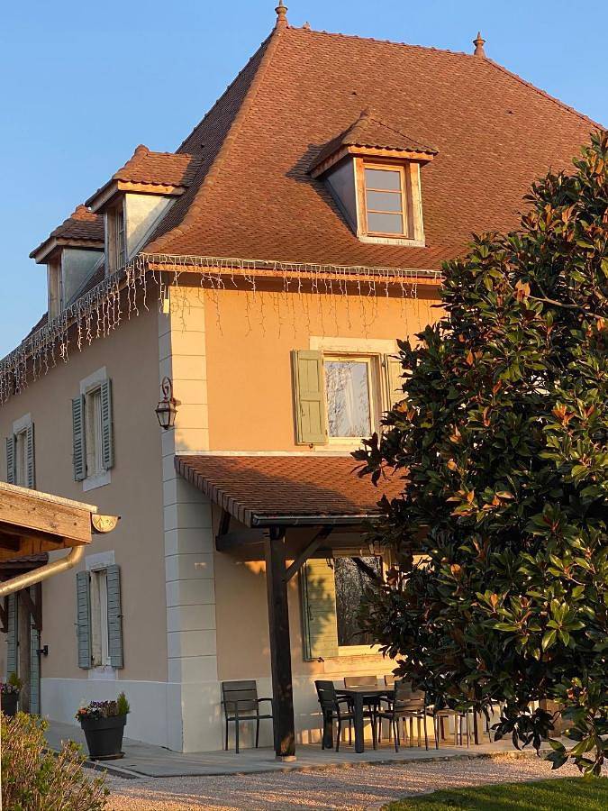 Hôtel pour 2 personnes, avec piscine et sauna ainsi que jacuzzi et jardin à Vignieu