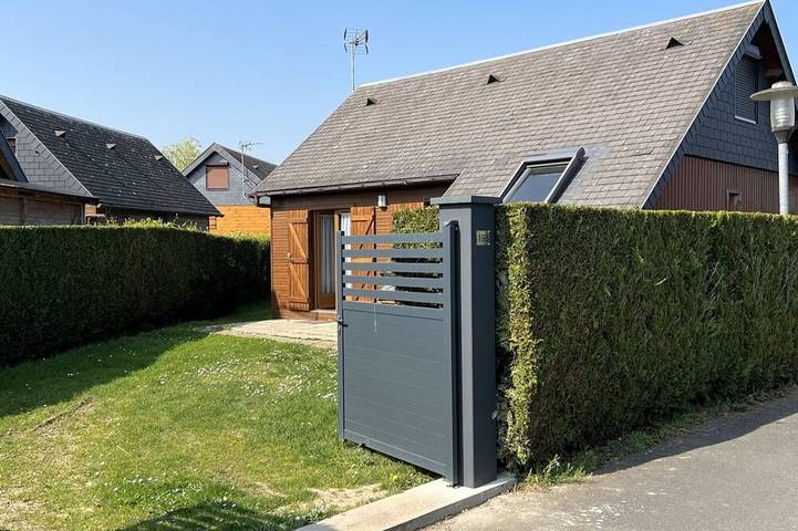 Chalet pour 6 personnes, avec terrasse et piscine à Cabourg