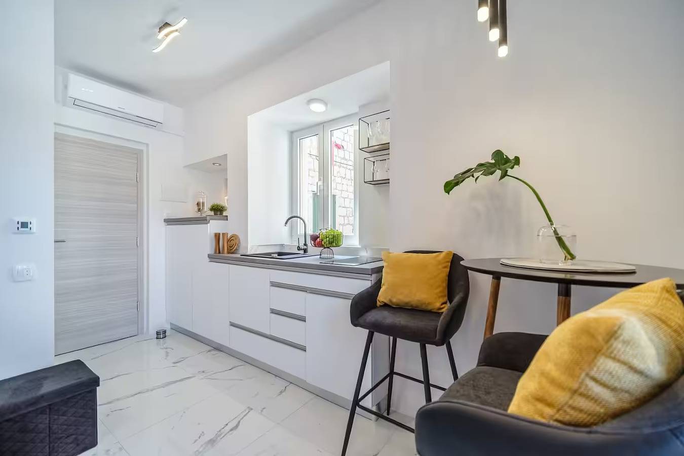 Appartamento intero, Monolocale con balcone e vista mare San Pietro di Brazza - Supetar, Brazza - Brač As-23792-a in San Pietro di Brazza, Brac