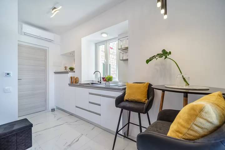 Appartamento intero, Monolocale con balcone e vista mare San Pietro di Brazza - Supetar, Brazza - Brač As-23792-a in San Pietro di Brazza, Brac