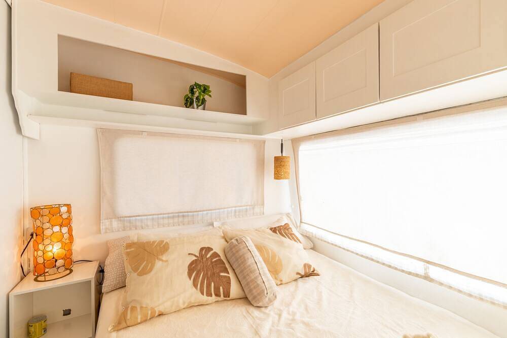 Holiday Home \"Caravana-Glamping Casa Tortuga\" with Mountain View, Shared Pool & Wi-Fi in la Nucia, Costa Blanca