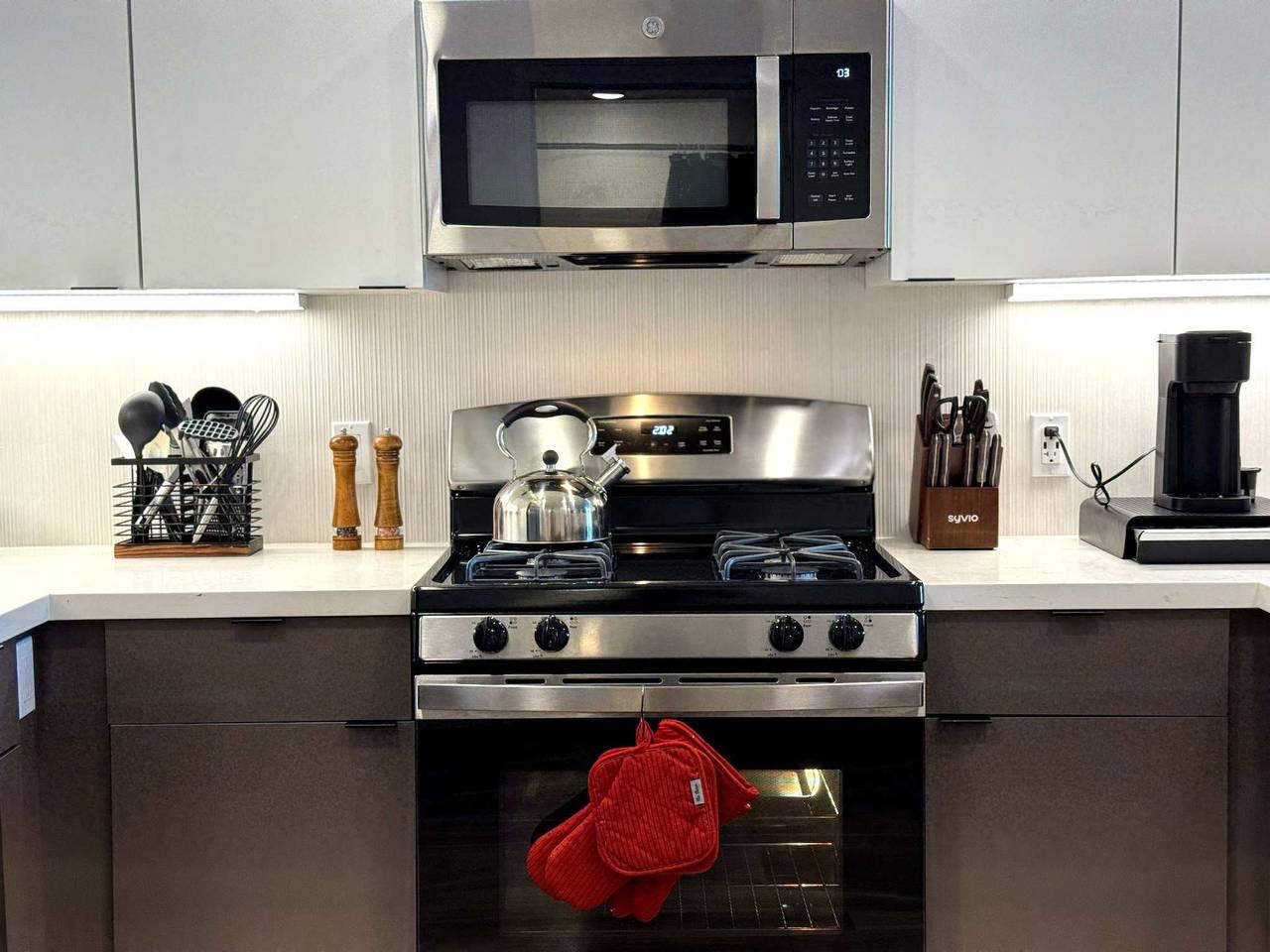 Apartamento entero, Spacious 2-Br Apt Near Disneyland Pool Hot Tub Gym in Santa Ana (california), Condado de Orange