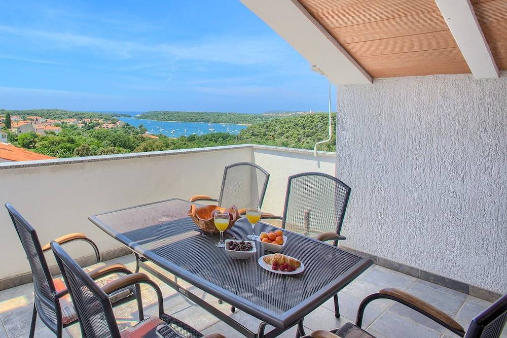 Ganze Wohnung, Abby Suite auf dem Dach mit Pool und Meerblick in Banjole, Südküste Istrien