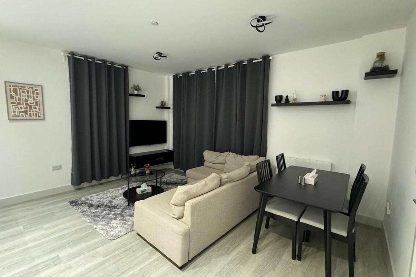 Apartamento vacacional entero, 1 bed-Sleeps 4-Town Centre-10 min to Ascot- Pets in Bracknell, Berkshire