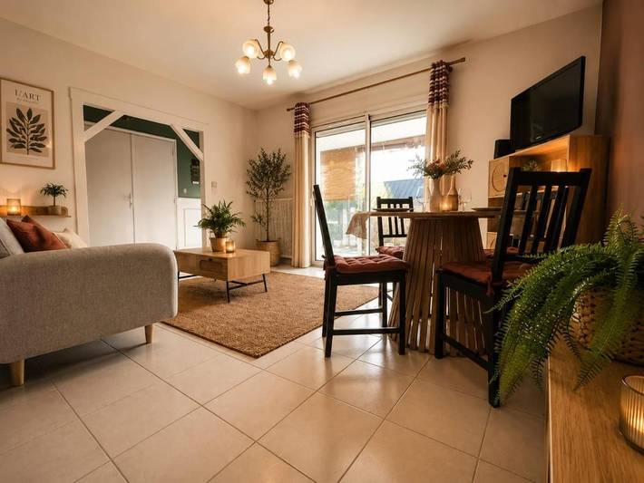 Location de vacances pour 6 personnes, avec Balcon ainsi que Terrasse et Jardin à Truyes