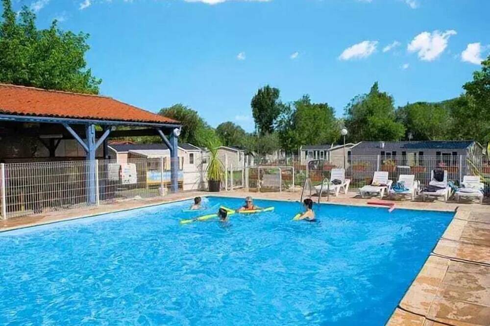 Camping Les Catalpas*** - Mobile home Classic 4 Rooms 6 People in Saint-Georges-de-Didonne, Côte de Beauté