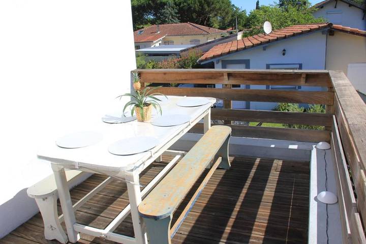 Gîte pour 6 personnes, avec piscine et jardin ainsi que vue et terrasse à Magescq - 4