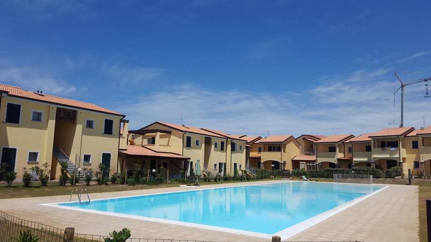 Villa per 4 persone, con Balcone e Terrazza nonché Piscina e Panorama a Badesi