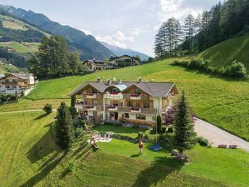 Ferienwohnung für 4 Personen, mit Ausblick und Balkon sowie Garten in Ahrntal
