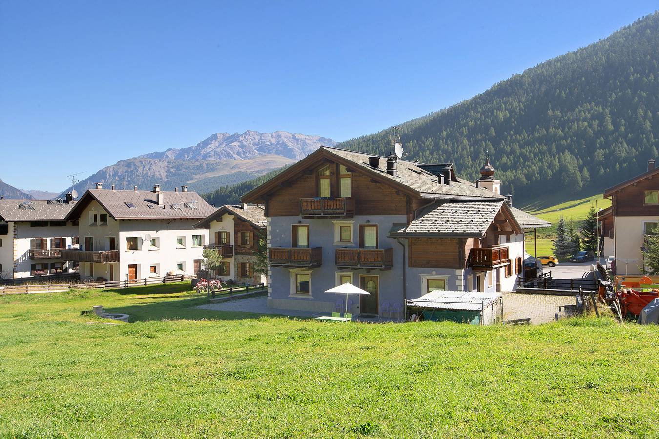 Apartamento entero, "Appartamento 4" con vistas a la montaña, jardín compartido y Wi-Fi in Livigno (Town), Livigno